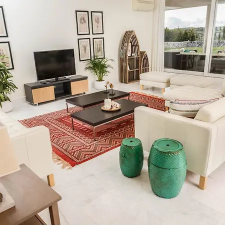 Villa Sleeps 10 With Pool Air Con And Wifi
