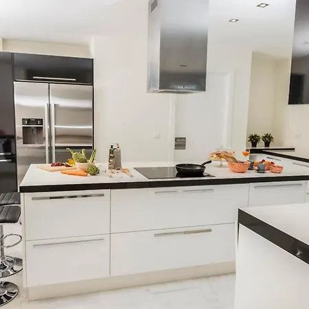Sleeps 10 With Pool Air Con And Wifi *