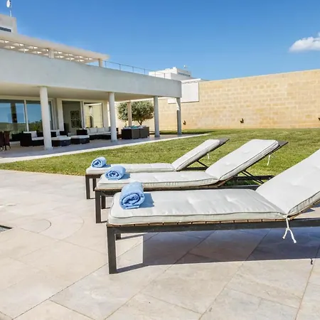 Sleeps 10 With Pool Air Con And Wifi